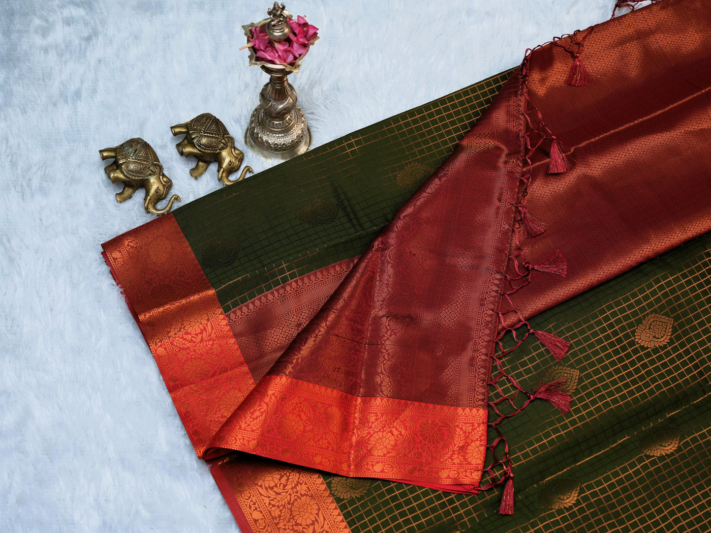 Green Soft silk in checked pattern saree