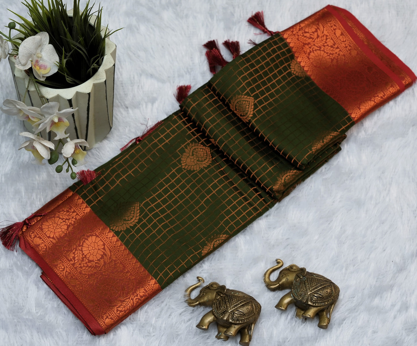 Green Soft silk in checked pattern saree